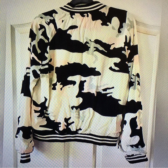 Sanctuary Women's Jacket White Pink Camo Print Lightweight Zip Front Size M - Picture 4 of 6